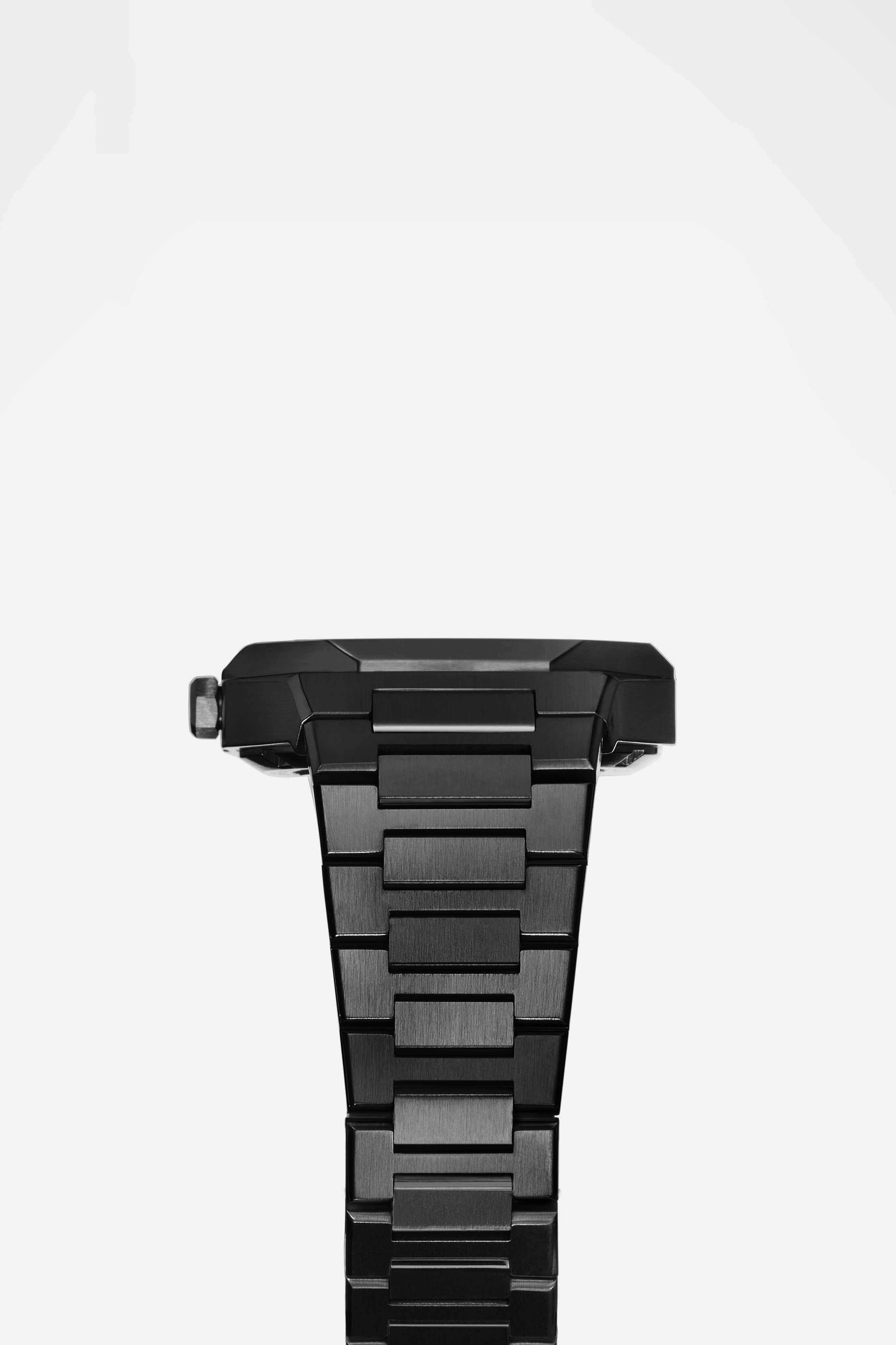 Date 002: Black/Rose – AURA