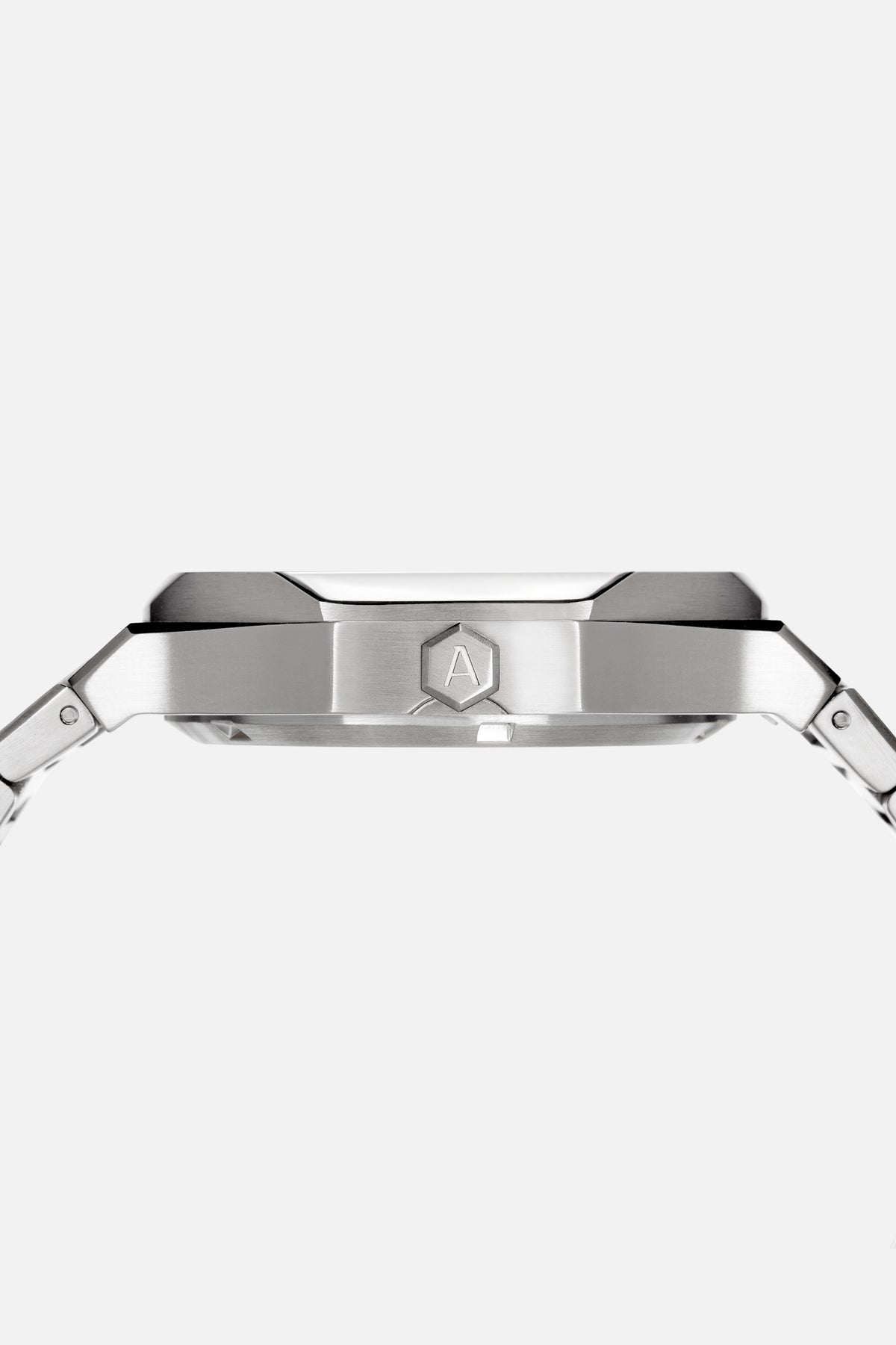Date 001: Steel/White